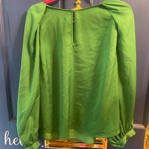 Gorgeous Kelly green faux silk blouse. St Patrick’s say party perfect ☘️